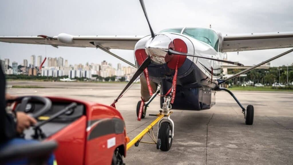 por que aeroportos têm pistas cruzadas