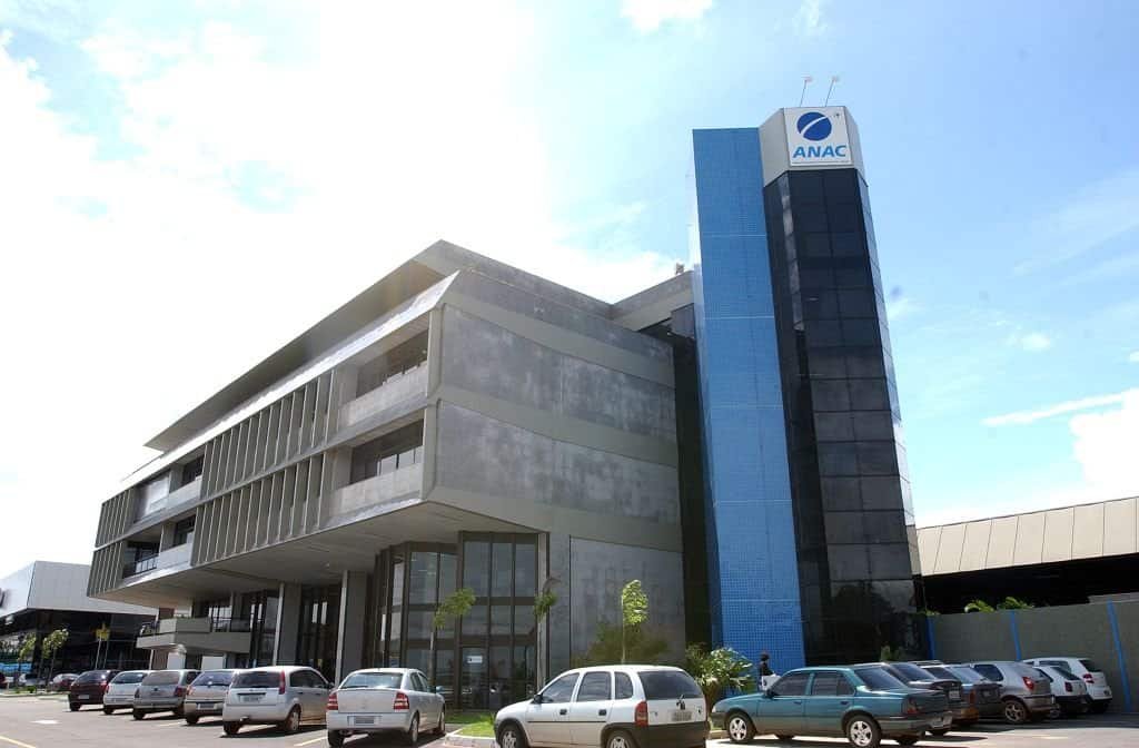 Fachada do prédio-sede da ANAC (Agência Nacional de Aviação Civil) em Brasília