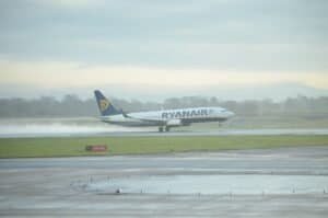 O Boeing 737 da Ryanair Que Pousou com Apenas 363 kg de Combustível