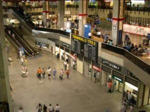 Tarifa de Embarque (TAE): a Cobrança Escondida no Preço da Sua Passagem