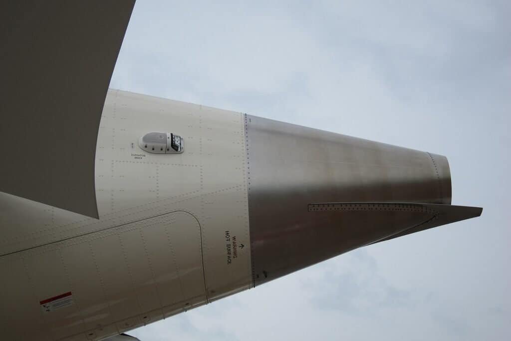 Cone de escape da Unidade Auxiliar de Potência (APU) na cauda de um Boeing 787