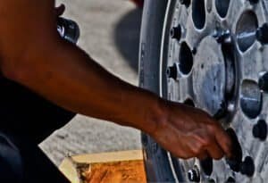 Pneus de Avião: Por Que Suportam mais de 200 Toneladas e Não Estouram no Pouso