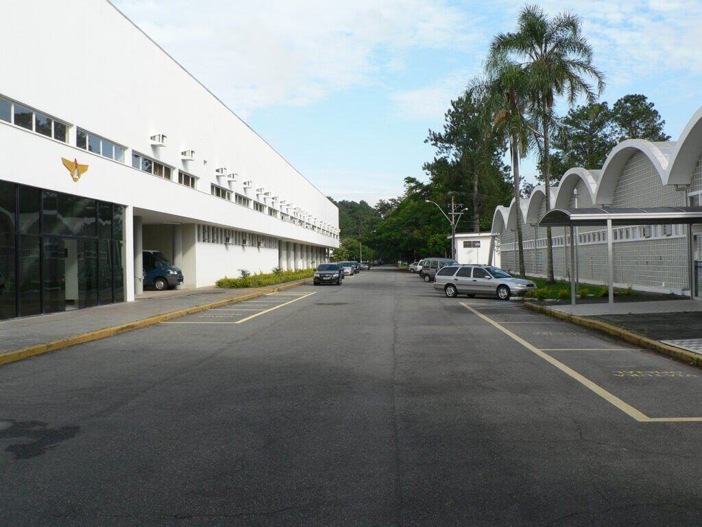 Via principal do campus do Instituto Tecnológico de Aeronáutica, berço da engenharia aeronáutica brasileira
