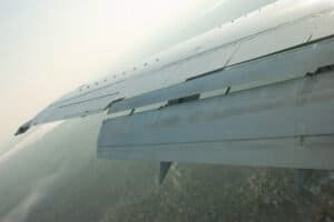Flaps e Slats: Como as Asas do Avião Mudam de Forma Para Decolar e Pousar