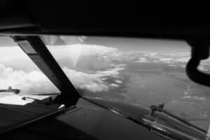 Cabine Estéril (Sterile Cockpit): a Regra de Silêncio Que Evita Distrações Fatais em Voo