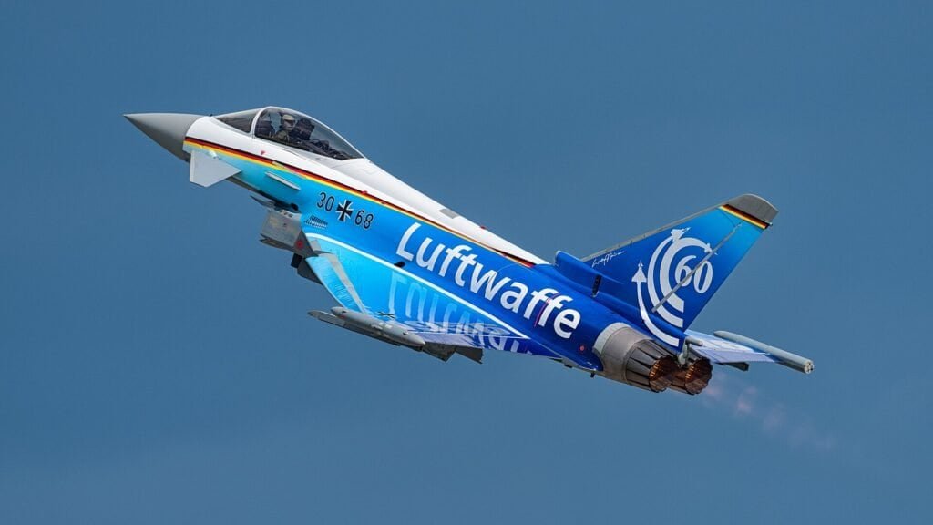 Caça Eurofighter Typhoon da Força Aérea Alemã, modelo usado para escoltar aeronaves civis em alerta de sequestro