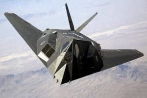 O Único F-117 Que Lutou em 4 Guerras Está se Aposentando em um Museu — e Chegou Lá de um Jeito Inusitado