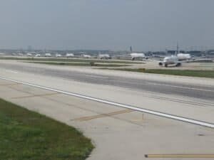 Invasão de Pista: Como os Aeroportos Evitam que Dois Aviões se Cruzem na Mesma Pista