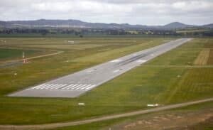 Por Que as Pistas de Aeroporto Têm Números? O Código Que Indica a Direção Magnética de Cada Pista