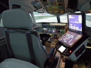 Simulador Full-Flight: Como o Treinamento em Terra Substitui Horas Reais de Voo